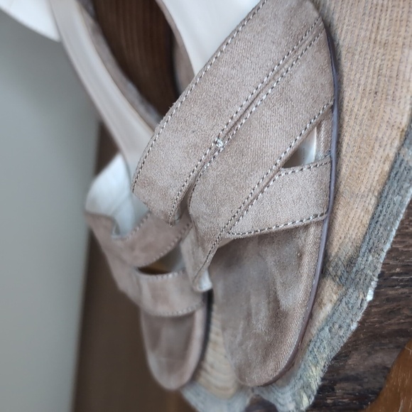 NINE WEST wedge heels with ankle strap- suede nude - Picture 3 of 12